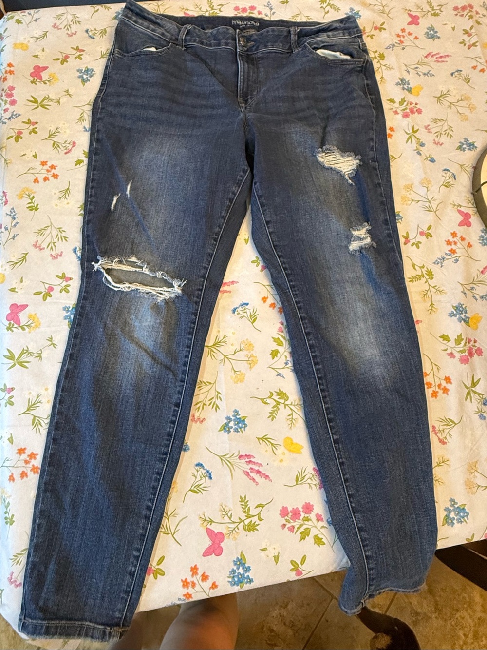 Ripped Boyfriend Jeans in Dark Blue - Relaxed Fit